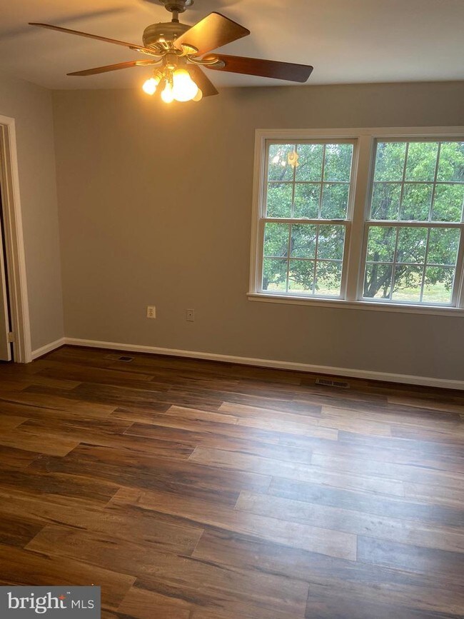 Foto del edificio - 9153 Kershaw Ct