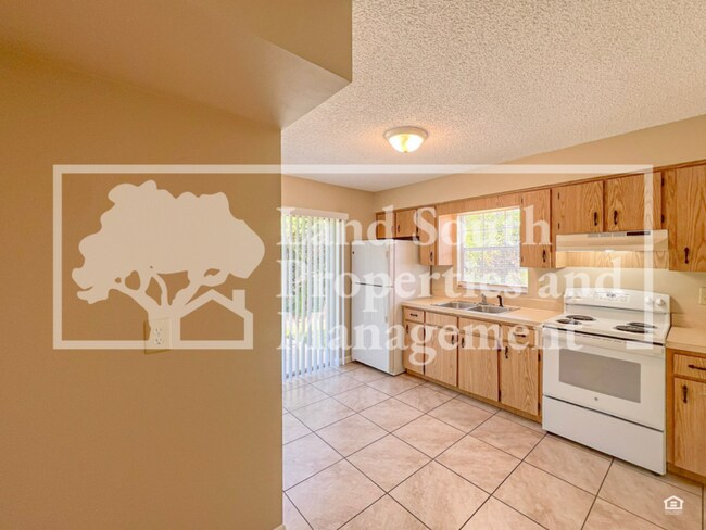 Foto del edificio - 5827 Charlton Dr