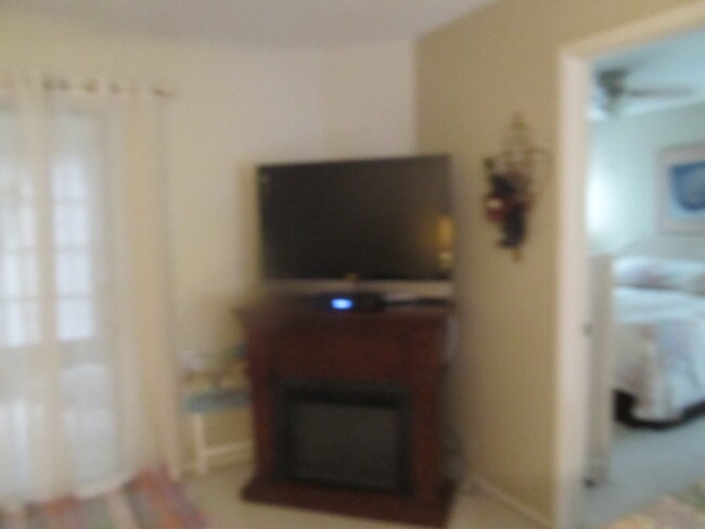 TV LIVINGROOM - 2950 Clubview Dr