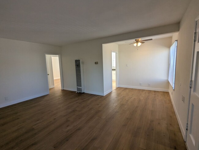 Building Photo - 6208-6210 S Fairfax Ave