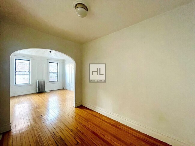 Foto del edificio - Large 2 Bed + Home Office | Fresh Pond Roa...