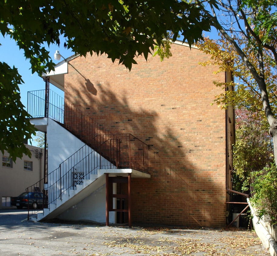 Building Photo - 1121 1st St SW