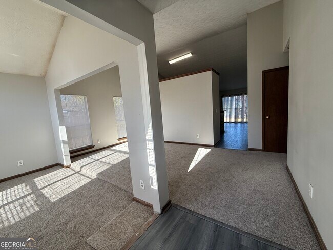 Foto del edificio - 235 Whirlwind Ct