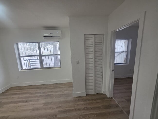 Building Photo - 5900 NE 1st Ave