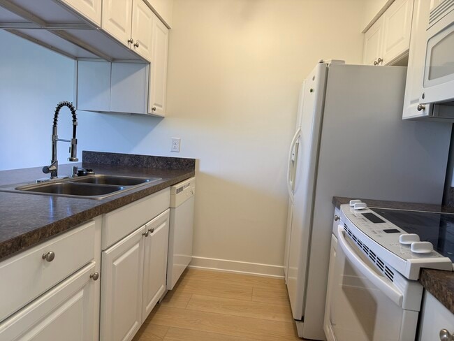 Building Photo - 925 Taylorsview Dr