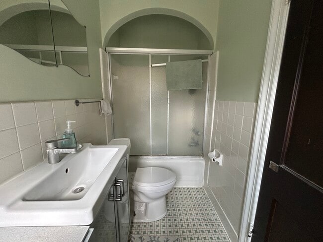 Bathroom photo 1 - 815 E Huron St - 5-10 Minute Walk from UofM!