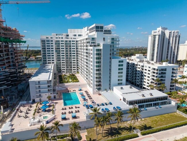 Foto del edificio - 5401 Collins Ave