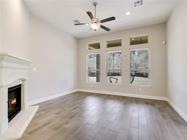 Building Photo - 305 Maxwell Way
