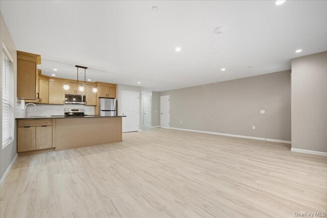 Foto del edificio - 71 N Main St