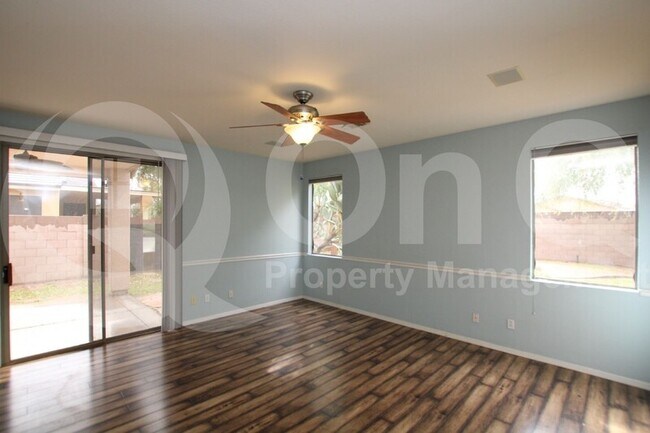Building Photo - 2061 E Bellerive Pl