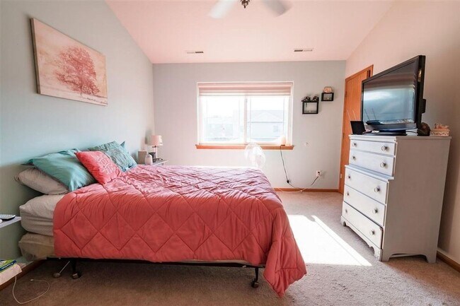 Foto del edificio - Must See!  2 Bedroom condo