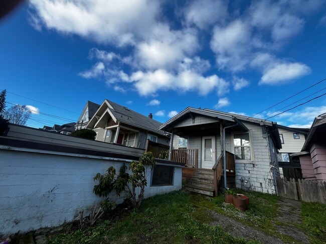 Building Photo - Downtown Bremerton Charmer