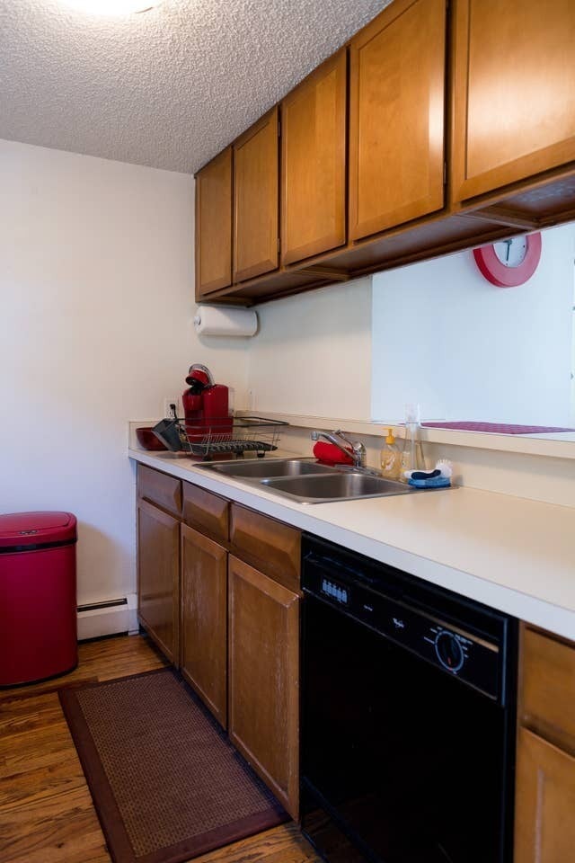 Building Photo - Cozy 1B/1B Condo off Canyon in Downtown Boulder - Available May 8!