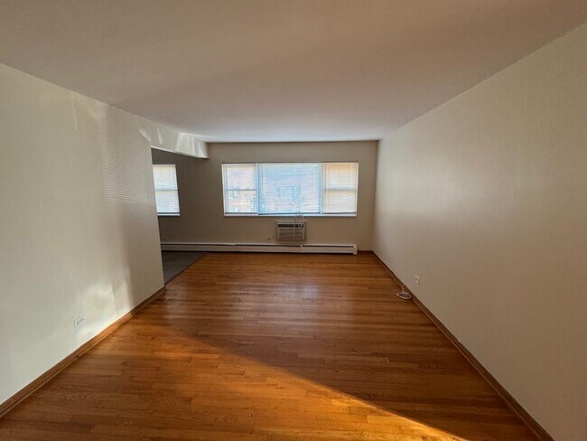 Foto del edificio - 3057 N Narragansett Ave