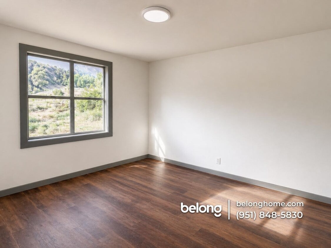 Foto del edificio - 3576 Whispering Pines Rd