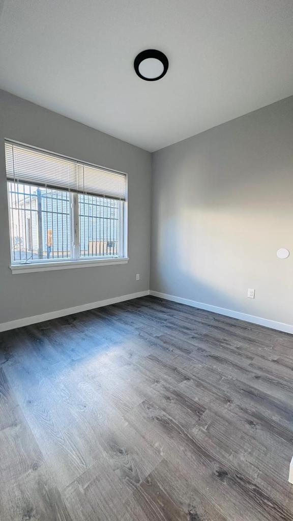 Foto del edificio - 326 E 16th St