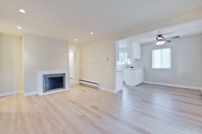 Building Photo - Refreshed 2/2 Second Floor Campbell Condominium in Great Location! Attached Garage & Additional S...