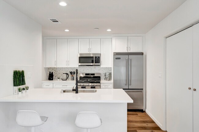 Foto del edificio - 22998 Valerio St