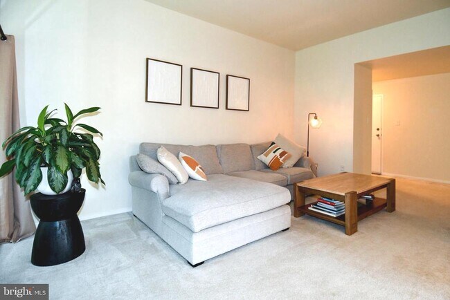 Foto del edificio - 1672 Parkcrest Cir