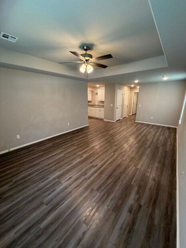 Building Photo - 2 Bed | 1 Bath Luxury Duplex