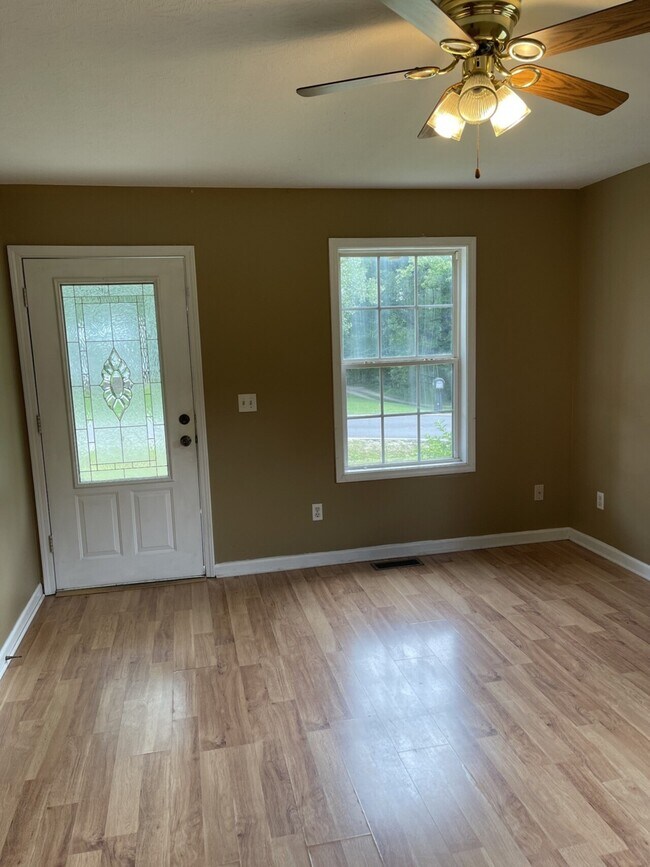 303 Walton Ave, Lafayette, TN 37083 House Rental in Lafayette, TN