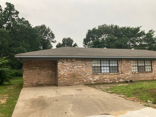 Foto del edificio - 2171 Red Bird Ln