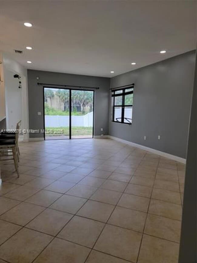 Foto del edificio - 9136 SW 36th St