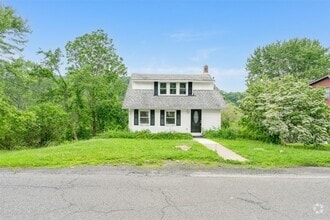 Building Photo - 121 North Rd