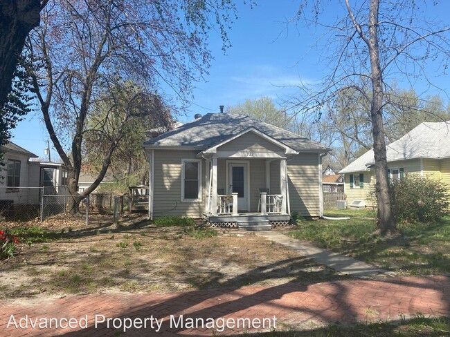 4 br, 2 bath House - 722 Osage St. Unit B photo'