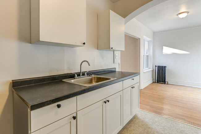 Building Photo - Manning Manor