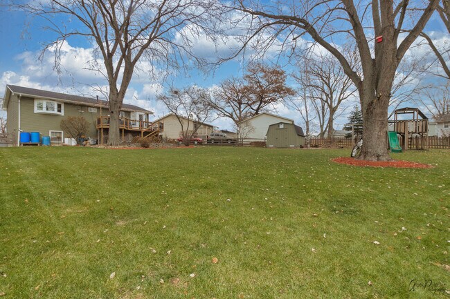 Foto del edificio - 2117 Witchwood Ln