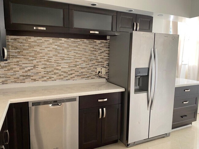 Foto del edificio - 3660 NE 166th St