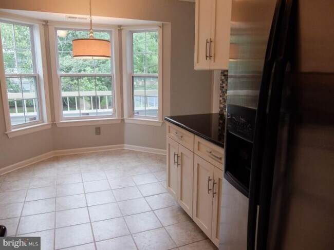 Building Photo - 307 Trinity Ct