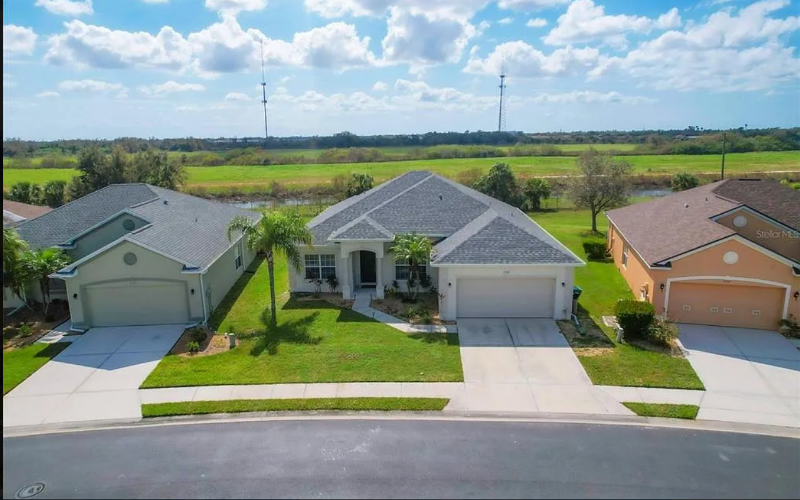 Foto principal - 2760 Suncoast Lakes Blvd