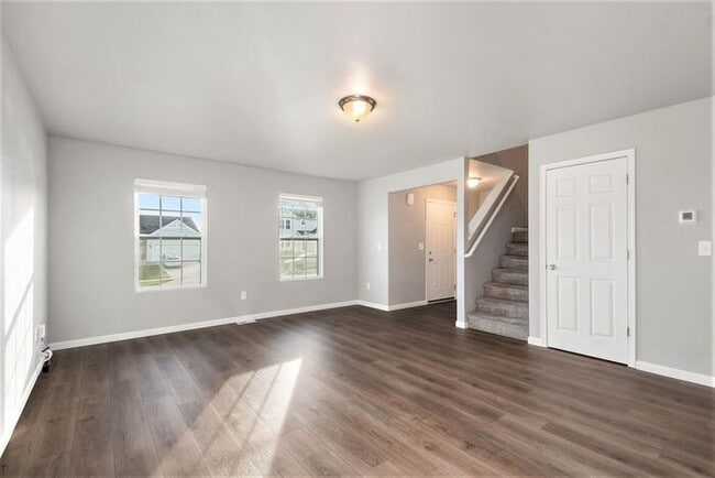 Building Photo - 119 Iris Ct