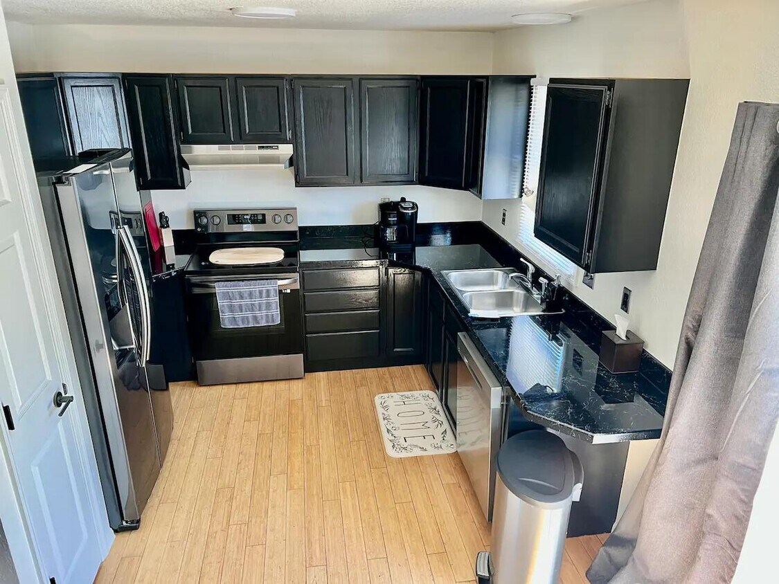 Foto principal - 802 Amsterdam Blvd