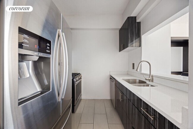 Foto del edificio - 4-74-74 48th Ave
