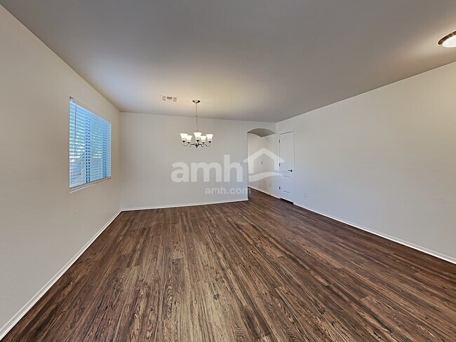 Foto del edificio - 23681 W La Salle St
