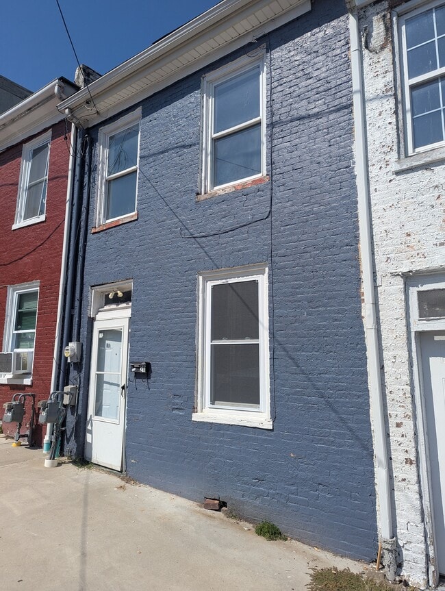Building Photo - 211 Short St