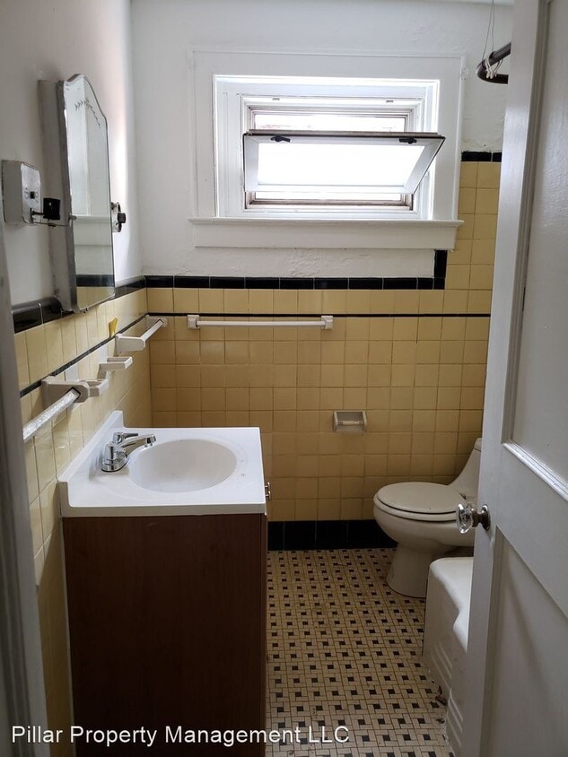 Building Photo - 3 br, 1 bath House - 33 Bryn Mawr Avenue