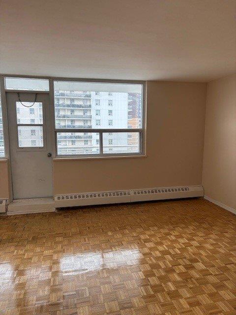 Photo du bâtiment - 3950 Lawrence Ave E