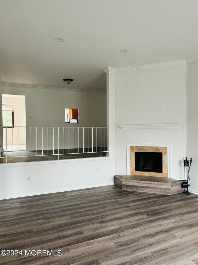Building Photo - 211 Clubhouse Dr