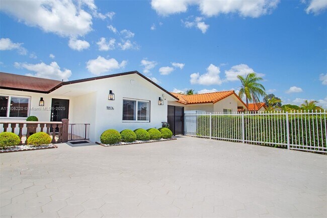 Foto del edificio - 11806 SW 11th St