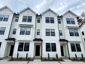 Building Photo - 1507 Crescent Townes Wy