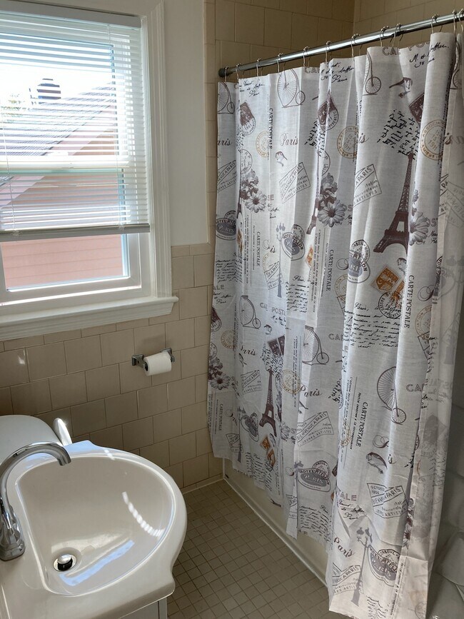 Bathroom - 3603 43rd Ave