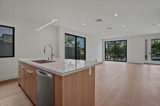 Building Photo - 6253 Dowling Dr