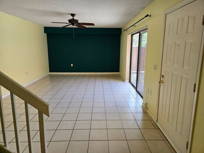 Building Photo - 505 Live Oak Ln