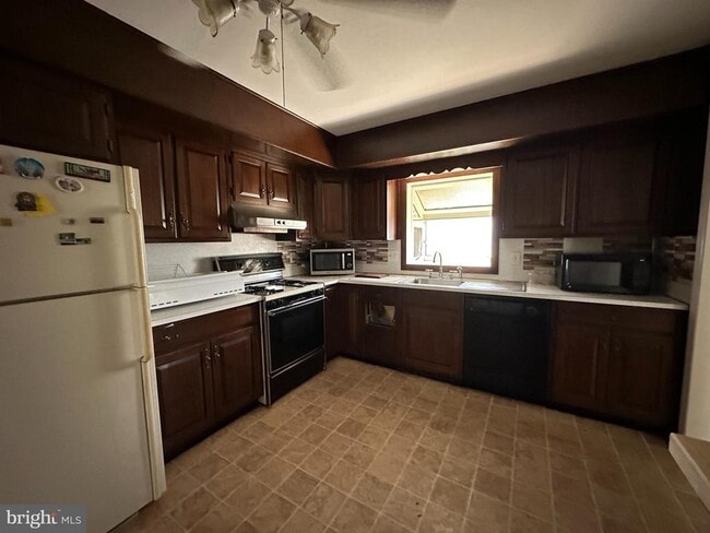 Building Photo - 1011 Baylor Dr