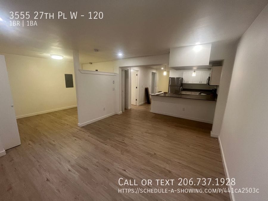 Primary Photo - Large Apartment w/Den