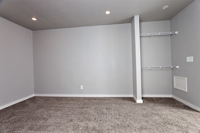 Building Photo - 836-838 S Terrace Dr